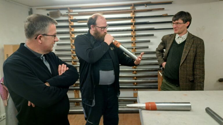 Přečtete si více ze článku Varhanáři intonují píšťaly pro katedrálu